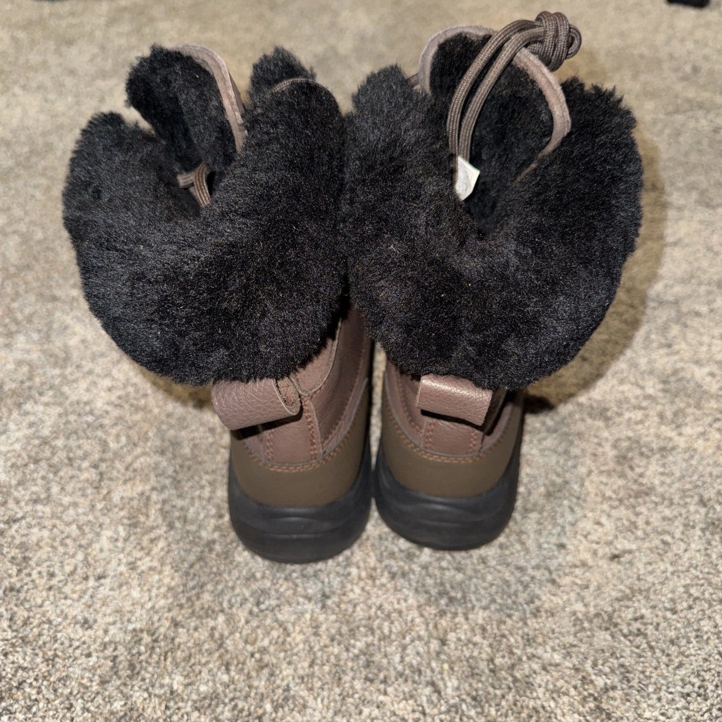 Size 7 Women’s- UGG Adirondack Boot III