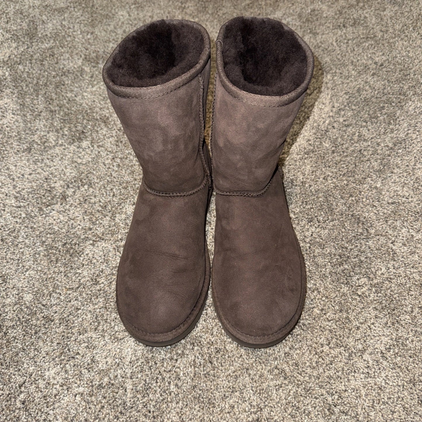 Size 6 Women’s UGG Classic Short II 1016223