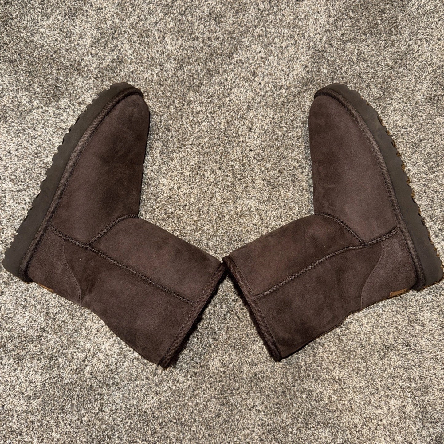 Size 6 Women’s UGG Classic Short II 1016223