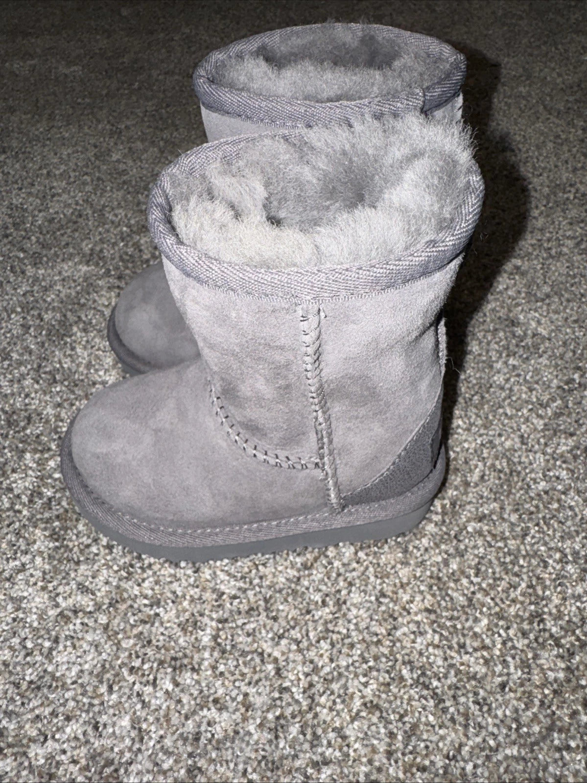 Size 6 Toddler -UGG Classic Glitz boots