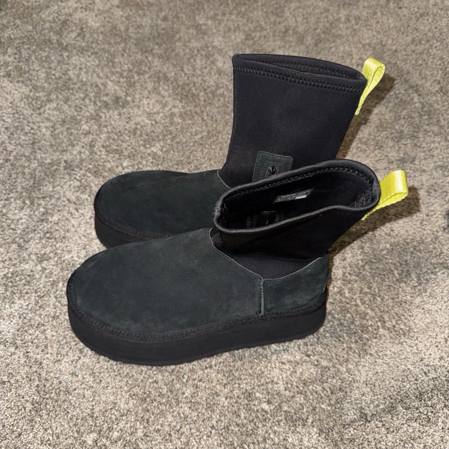 Size 9 Womens  -UGG Classic Dipper Boots Black