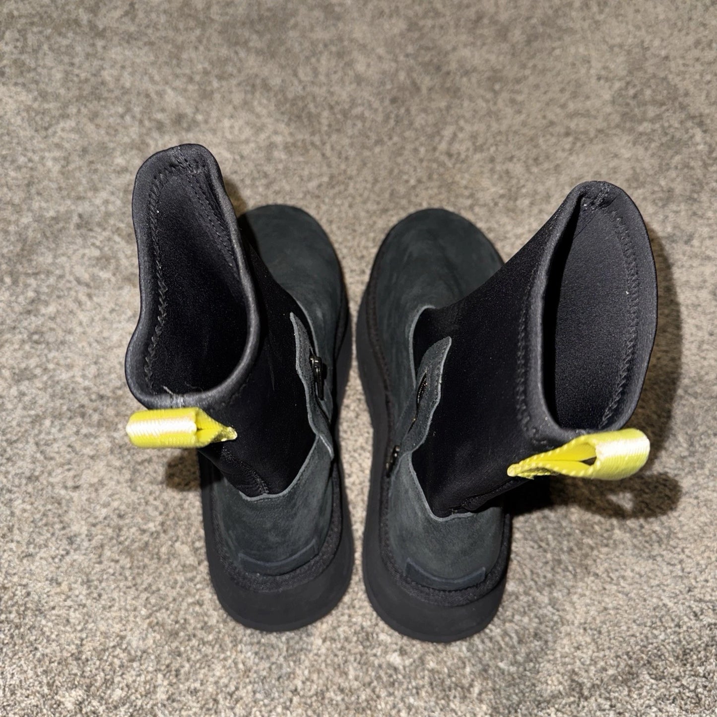 Size 9 Womens  -UGG Classic Dipper Boots Black