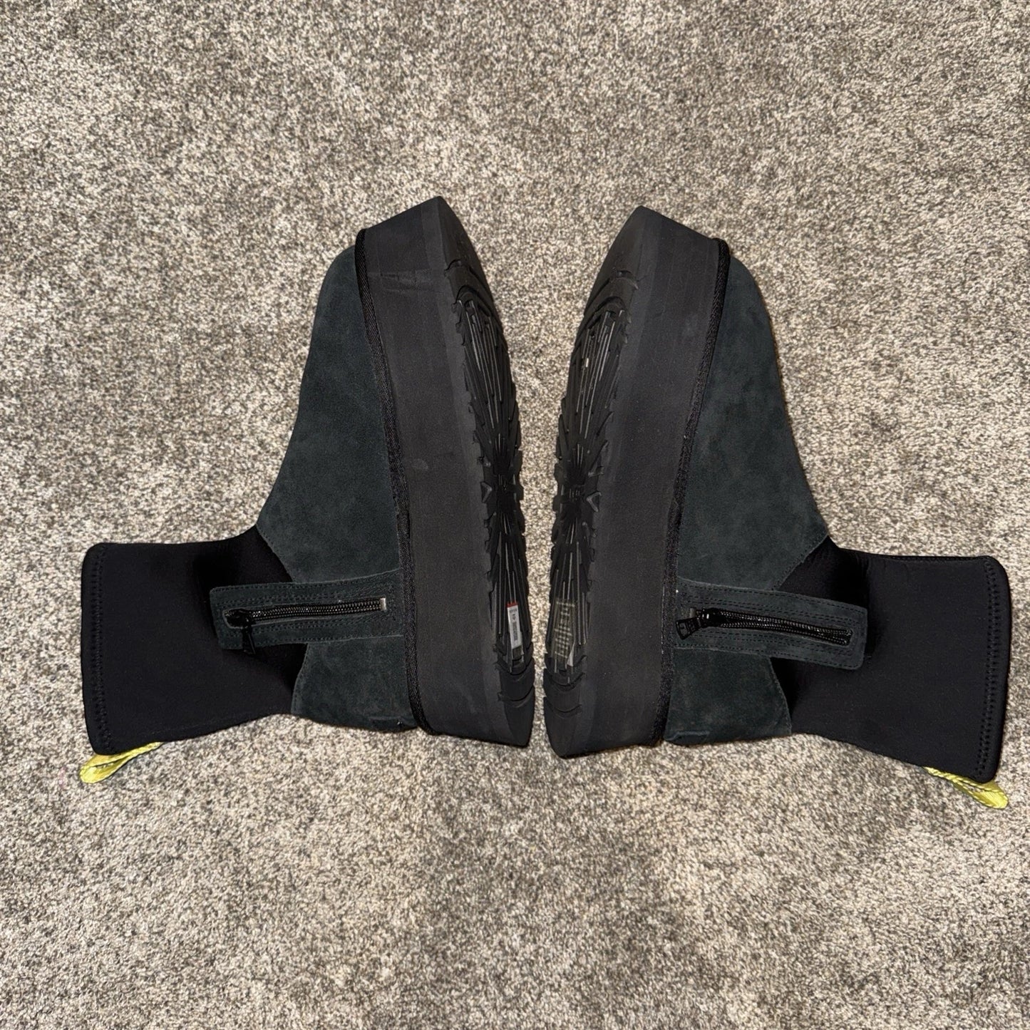 Size 9 Womens  -UGG Classic Dipper Boots Black