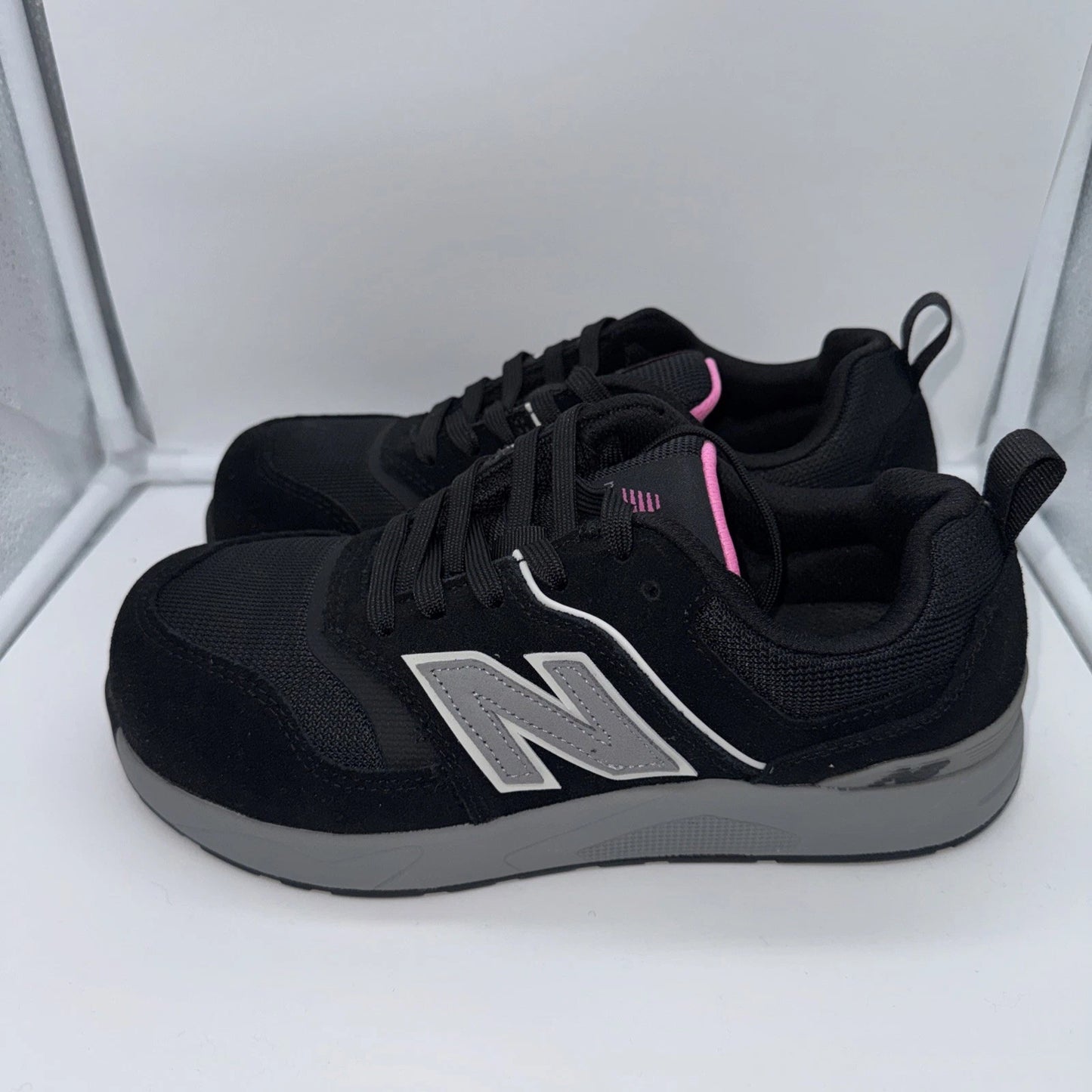 Size 8.5 Women’s- New Balance  Elite Lite