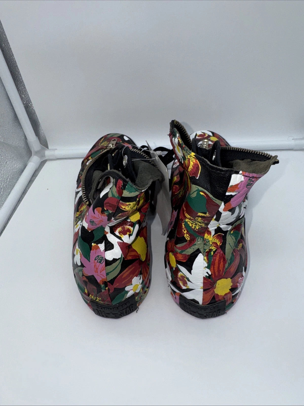 Size 6 Women’s- Converse PatBo