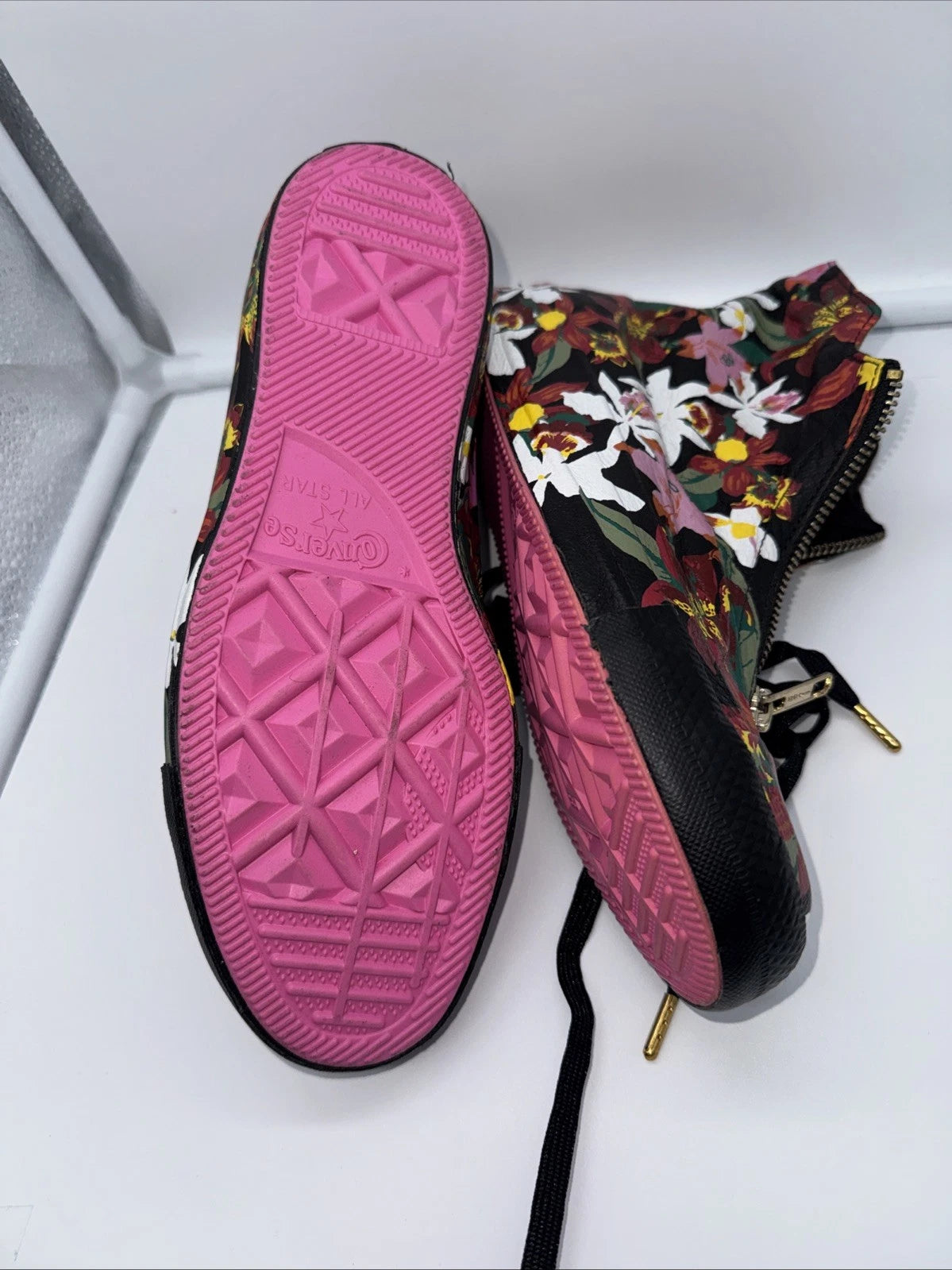 Size 6 Women’s- Converse PatBo