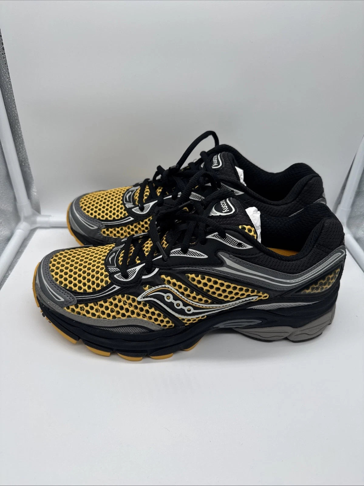 Size 8.5 Men’s- Saucony Progrid Omni 9 Black Yellow
