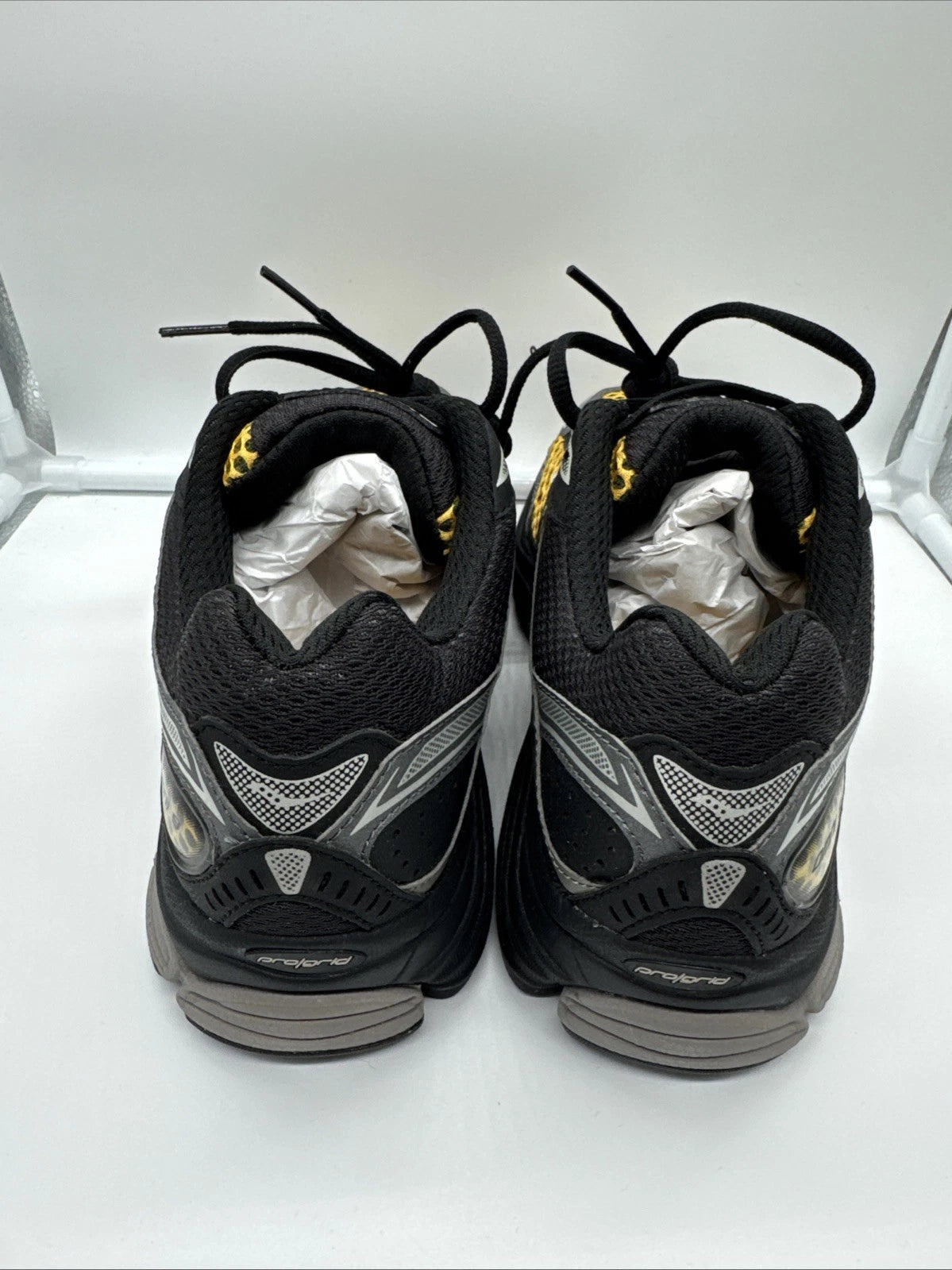 Size 8.5 Men’s- Saucony Progrid Omni 9 Black Yellow