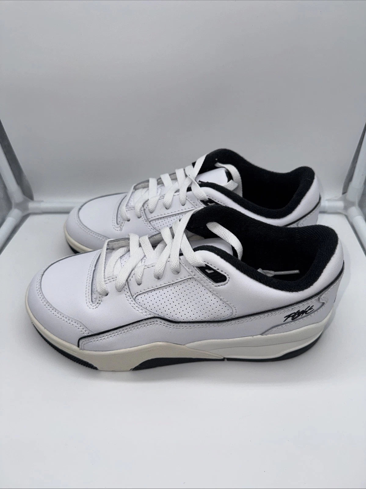 Size 6Y- Jordan Flight Court White