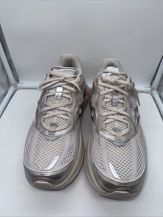 Size 9.5 Men’s- Saucony Grid NXT