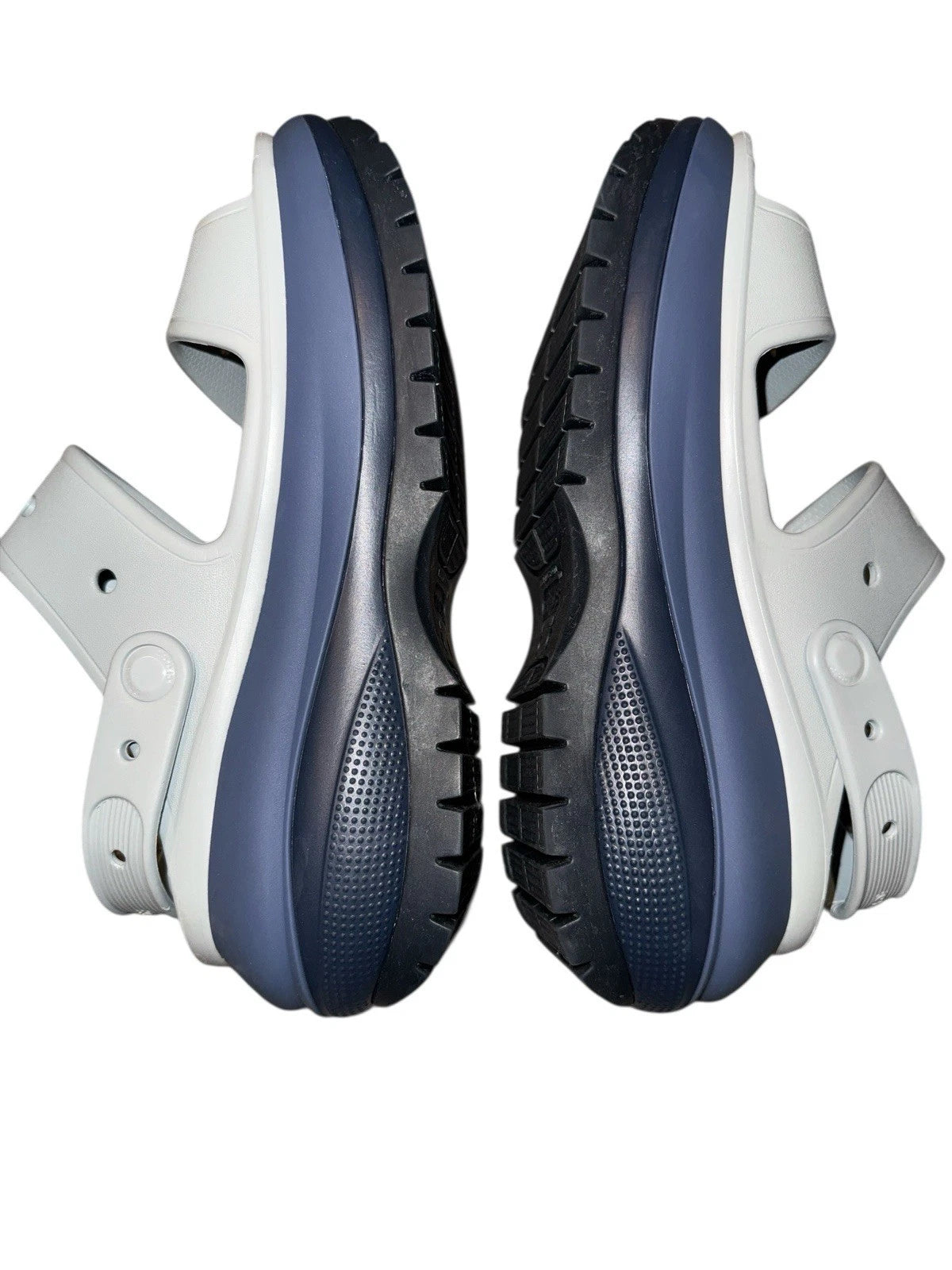 Women’s Size 9- Crocs