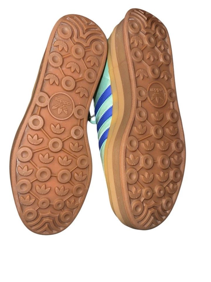 Women’s 10.5- Adidas Gazelle